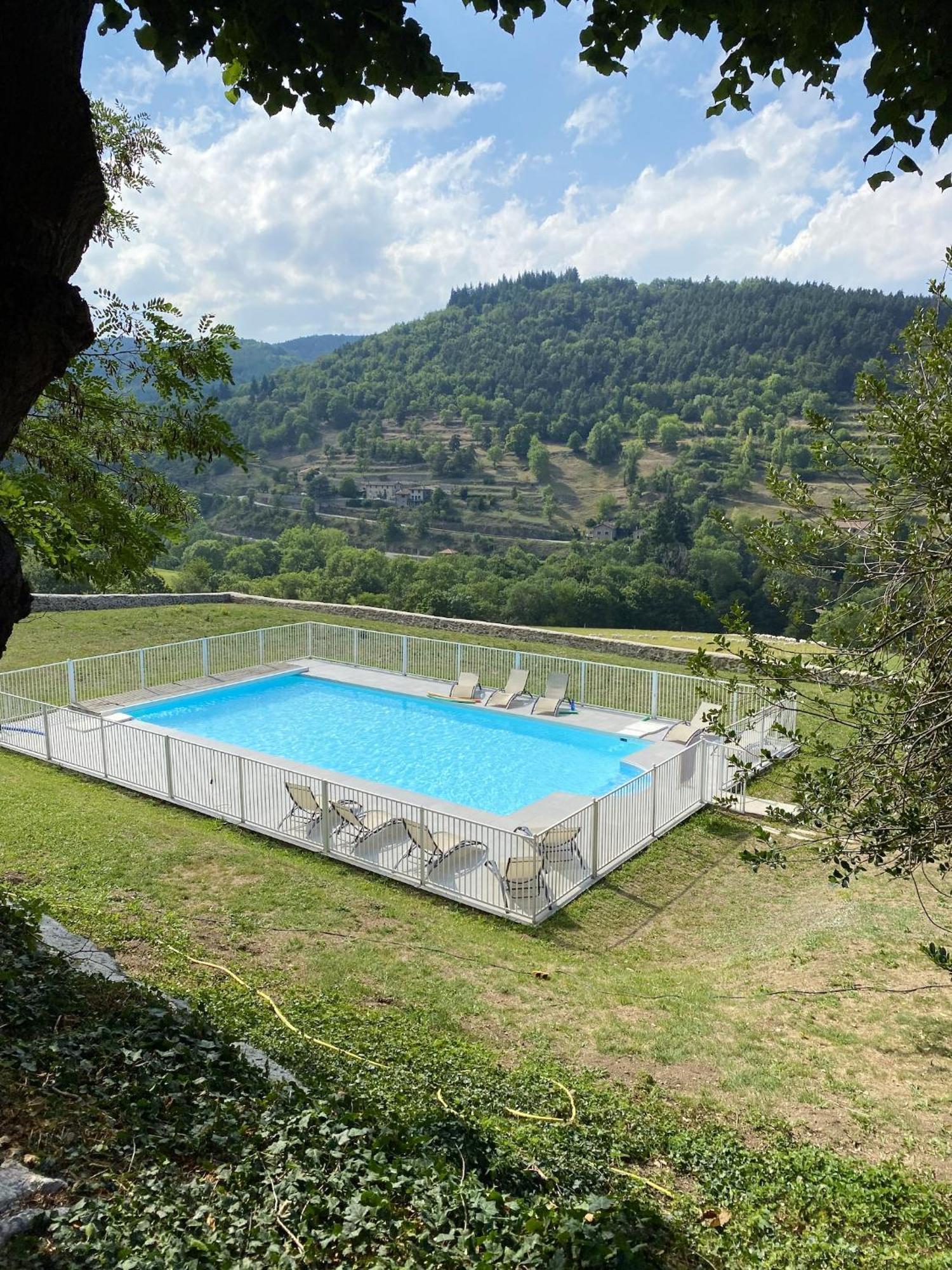 Demeure de 15 chambres avec piscine privee jardin clos et wifi a Satillieu Extérieur photo