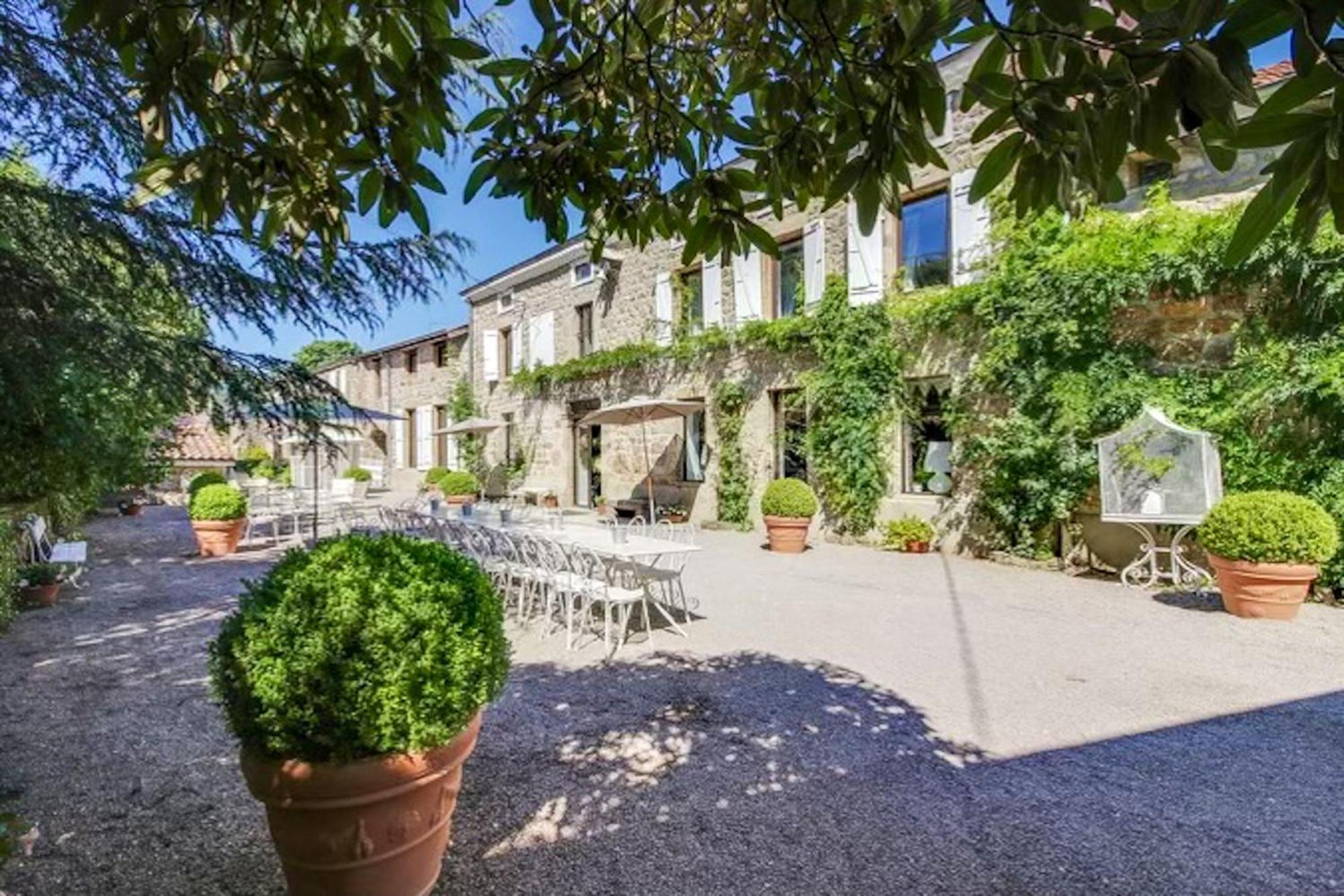 Demeure de 15 chambres avec piscine privee jardin clos et wifi a Satillieu Extérieur photo